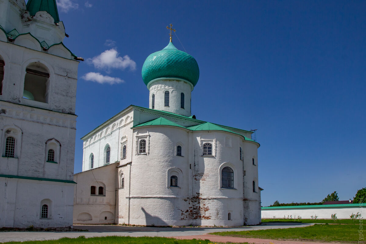 Александро-Свирский монастырь. Собор Троицы Живоначальной, Старая Слобода (Лодейнопольский район, Ленинградская область). фасады, Вид с юго-востока