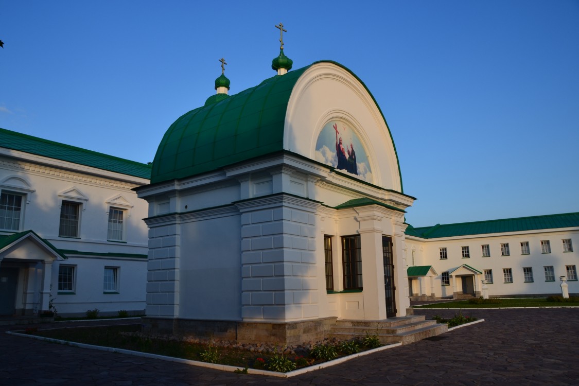 Александро-Свирский монастырь. Часовня Троицы Живоначальной, Старая Слобода (Лодейнопольский район, Ленинградская область). фасады