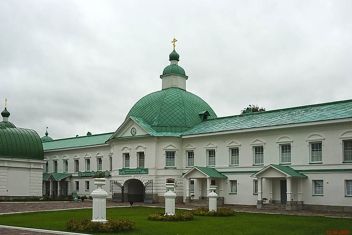 Старая Слобода. Александро-Свирский монастырь. Церковь Николая Чудотворца. фасады