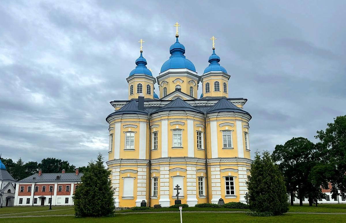 фасады. Рождества Пресвятой Богородицы Коневский монастырь. Собор Рождества Пресвятой Богородицы, Коневец, остров (Приозерский район, Ленинградская область)