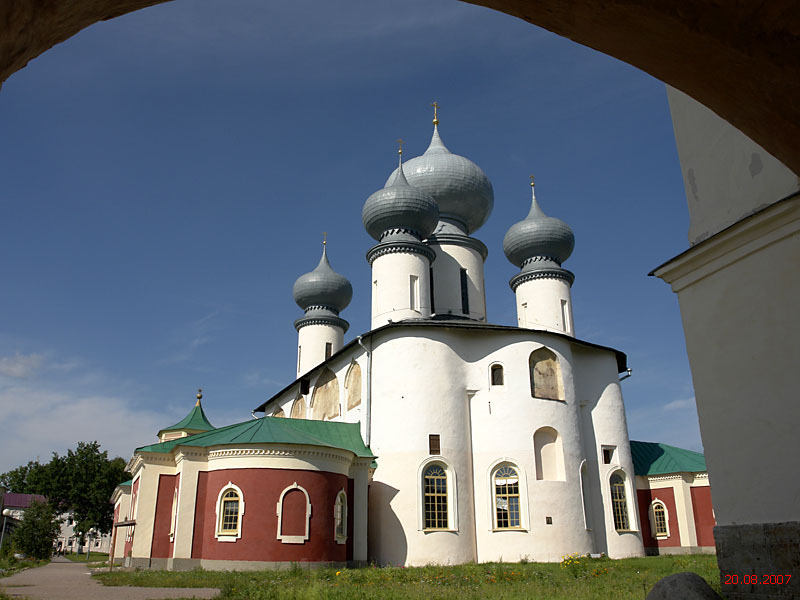 Тихвинский Богородице-Успенский мужской монастырь. Собор Успения Пресвятой Богородицы, Тихвин (Тихвинский район, Ленинградская область). фасады
