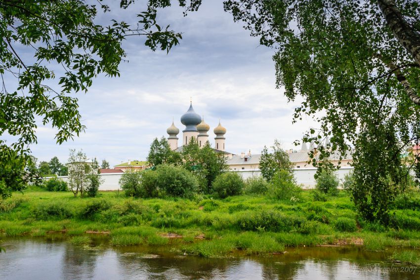 Тихвин. Тихвинский Богородице-Успенский мужской монастырь. Собор Успения Пресвятой Богородицы. художественные фотографии