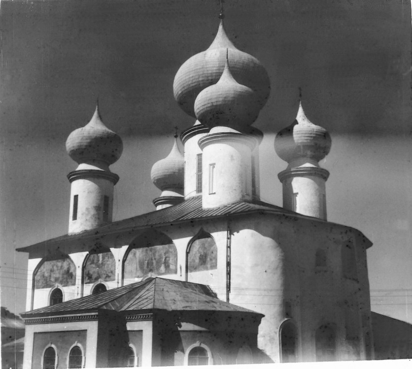 Тихвинский Богородице-Успенский мужской монастырь. Собор Успения Пресвятой Богородицы, Тихвин (Тихвинский район, Ленинградская область). архитектурные детали, Фото Натальи Ведринцевой