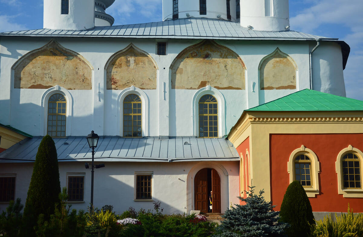 Тихвинский Богородице-Успенский мужской монастырь. Собор Успения Пресвятой Богородицы, Тихвин (Тихвинский район, Ленинградская область). архитектурные детали