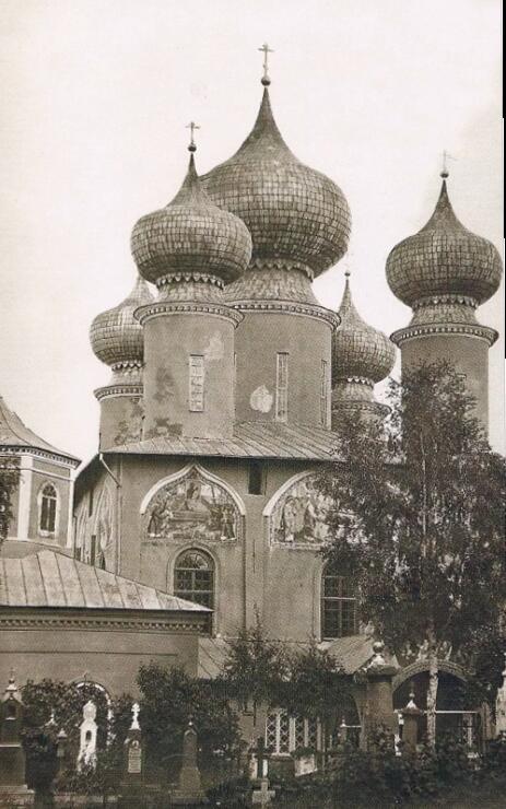 Тихвинский Богородице-Успенский мужской монастырь. Собор Успения Пресвятой Богородицы, Тихвин (Тихвинский район, Ленинградская область). архивная фотография, Фото: 1909-1910 гг. Почтовая карточка, изд. В. Кауффенд. СПБ.,б. Пушкарская,5