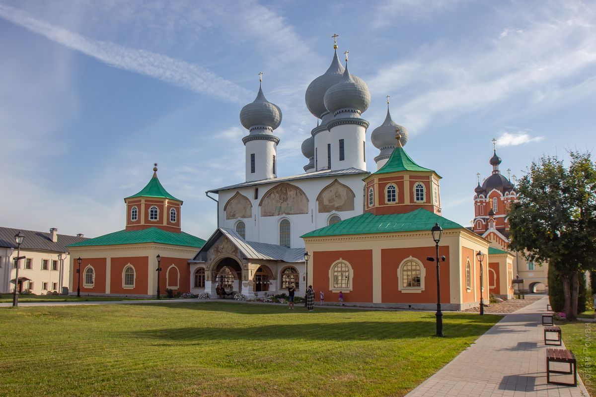 Тихвинский Богородице-Успенский мужской монастырь. Собор Успения Пресвятой Богородицы, Тихвин (Тихвинский район, Ленинградская область). фасады, Вид с юго-запада