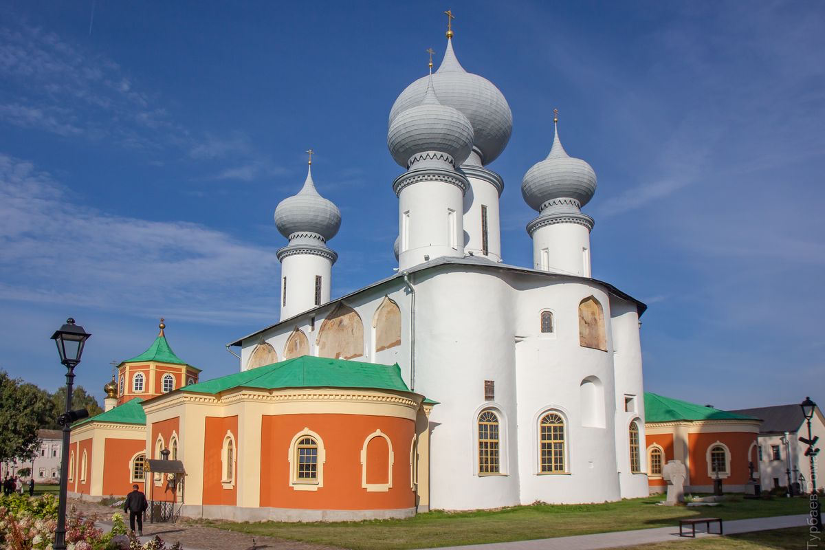 Тихвинский Богородице-Успенский мужской монастырь. Собор Успения Пресвятой Богородицы, Тихвин (Тихвинский район, Ленинградская область). фасады, Вид с юго-востока