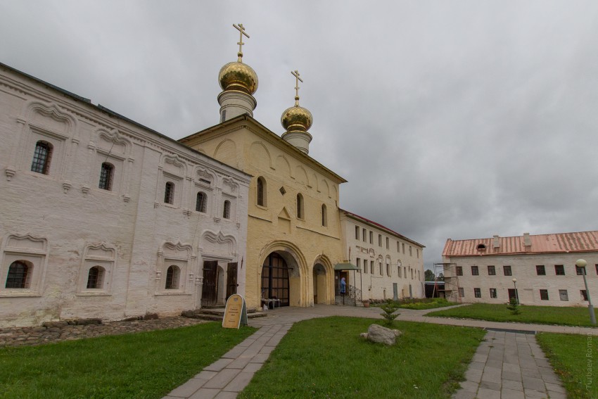 Тихвин. Тихвинский Богородице-Успенский мужской монастырь. Церковь Вознесения Господня. фасады