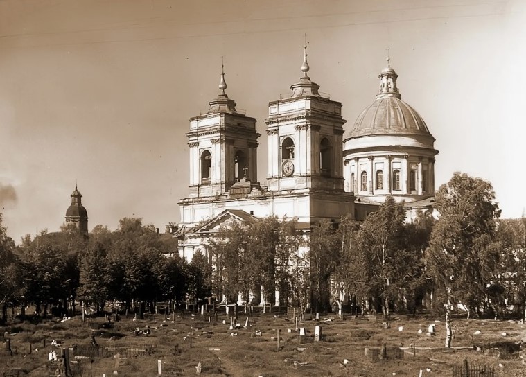 Троицкая Александро-Невская лавра. Собор Троицы Живоначальной, Центральный район (Санкт-Петербург, г. Санкт-Петербург). архивная фотография, Фото Троицкого собора в 1947 году. Фотограф: Шиманский Сергей Гаврилович.