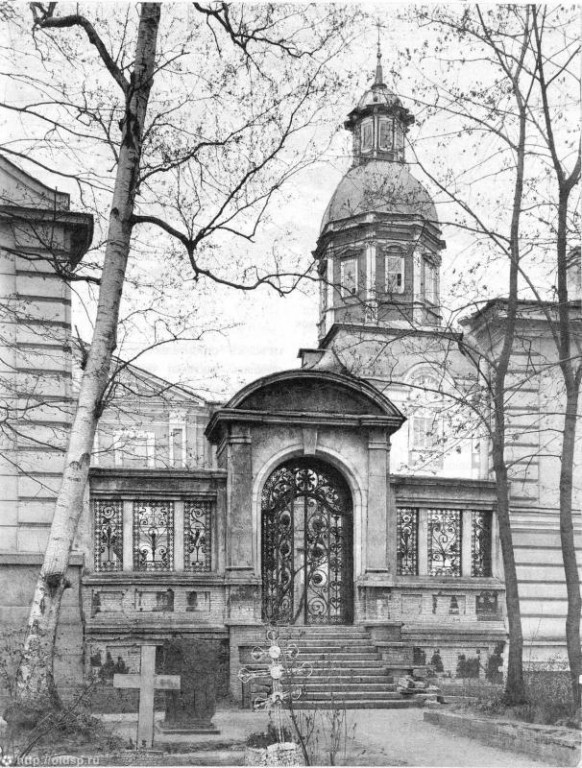 Троицкая Александро-Невская лавра. Церковь Благовещения Пресвятой Богородицы, Центральный район (Санкт-Петербург, г. Санкт-Петербург). архивная фотография, Фото с сайта pastvu.ru Фото 1910-1912 гг.