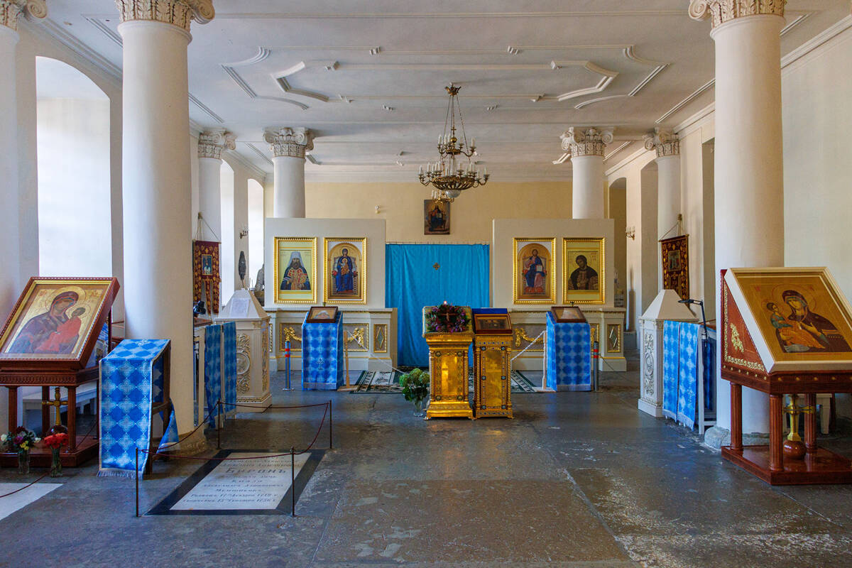 Троицкая Александро-Невская лавра. Церковь Благовещения Пресвятой Богородицы, Центральный район (Санкт-Петербург, г. Санкт-Петербург). интерьер и убранство, Нижний храм - церковь Благовещения Пресвятой Богородицы