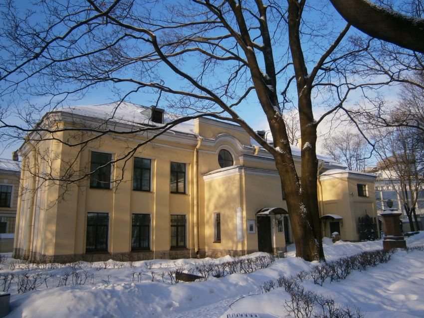 Троицкая Александро-Невская лавра. Церковь Тихвинской иконы Божией Матери, Центральный район (Санкт-Петербург, г. Санкт-Петербург). фасады, Вид со стороны кладбища