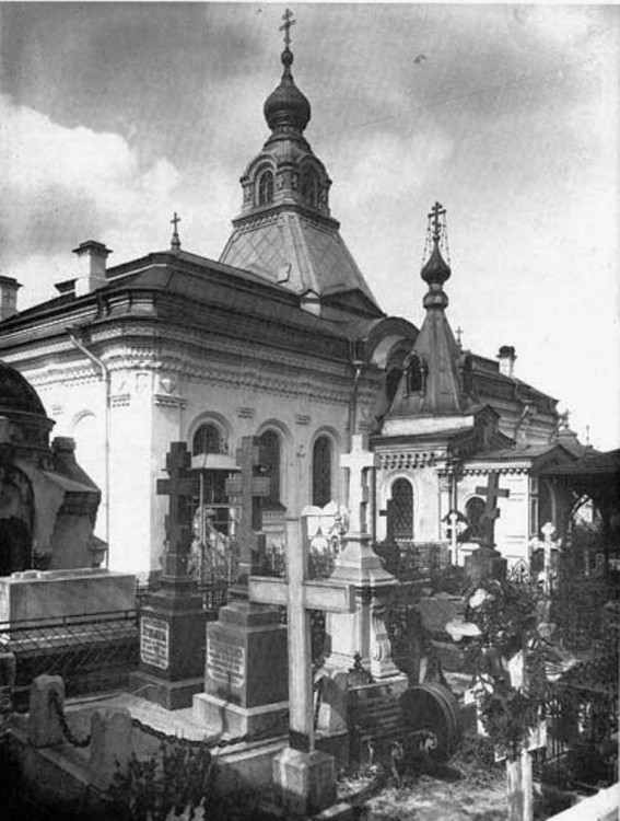 Троицкая Александро-Невская лавра. Церковь Тихвинской иконы Божией Матери, Центральный район (Санкт-Петербург, г. Санкт-Петербург). архивная фотография, фото с сайта http://www.etoretro.ru