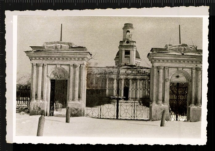 Главные ворота собора. Фото 1942 г. с аукциона e-bay.de, архивная фотография. Кафедральный собор Преображения Господня, Днепр (Днепровский район, Украина, Днепропетровская область)