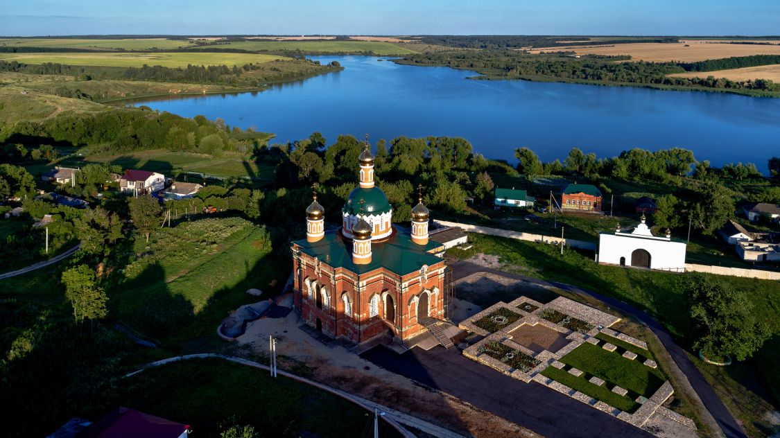 Сезёново. Сезеновский Иоанно-Казанский женский монастырь. Собор Троицы Живоначальной. общий вид в ландшафте