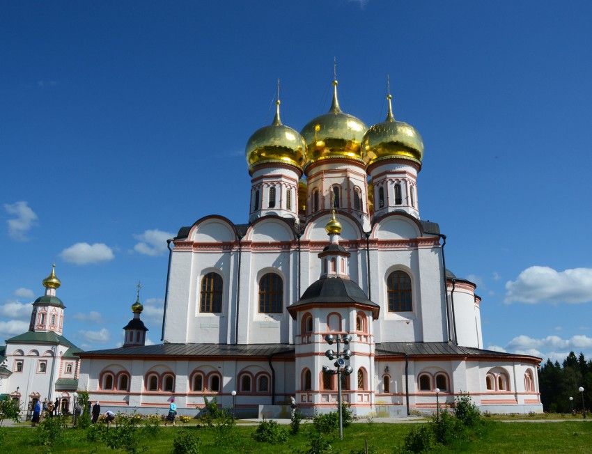 Валдай. Иверский монастырь. Собор Иверской иконы Божией Матери. фасады