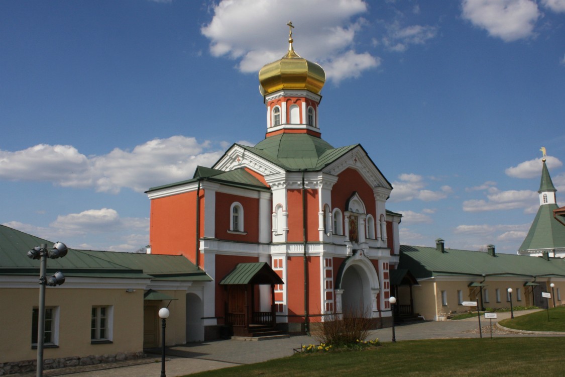 Валдай. Иверский монастырь. Церковь Филиппа, митрополита Московского. фасады