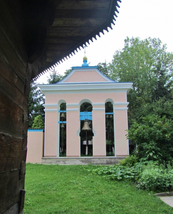 Церковь Николая Чудотворца, Черновцы (Черновицкий район, Украина, Черновицкая область). архитектурные детали, звонница к юго-западу от церкви