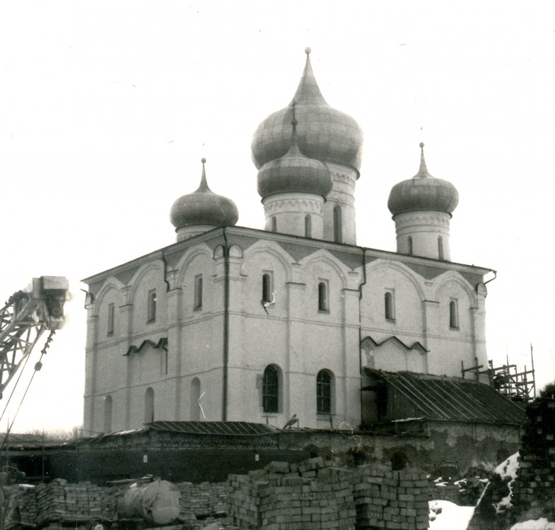 Хутынь. Варлаамо-Хутынский Спасо-Преображенский женский монастырь. Собор Спаса Преображения. фасады