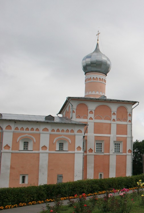 Варлаамо-Хутынский Спасо-Преображенский женский монастырь. Церковь Варлаама Хутынского, Хутынь (Новгородский район, Новгородская область). фасады
