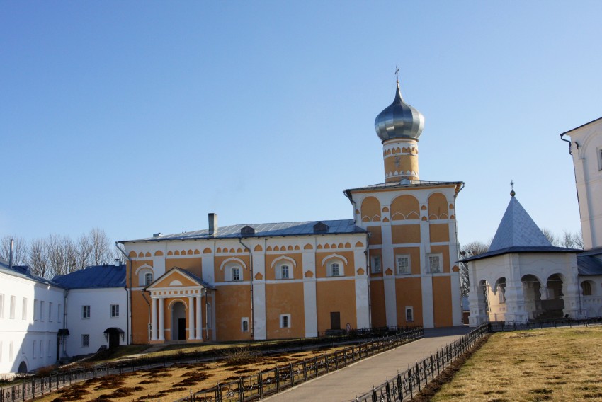 Варлаамо-Хутынский Спасо-Преображенский женский монастырь. Церковь Варлаама Хутынского, Хутынь (Новгородский район, Новгородская область). фасады