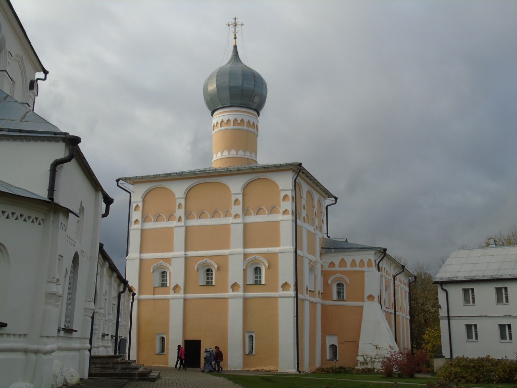 Варлаамо-Хутынский Спасо-Преображенский женский монастырь. Церковь Варлаама Хутынского, Хутынь (Новгородский район, Новгородская область). фасады