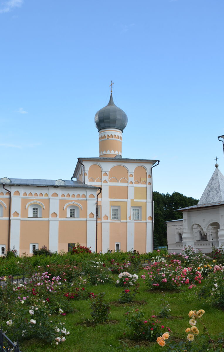 Варлаамо-Хутынский Спасо-Преображенский женский монастырь. Церковь Варлаама Хутынского, Хутынь (Новгородский район, Новгородская область). фасады