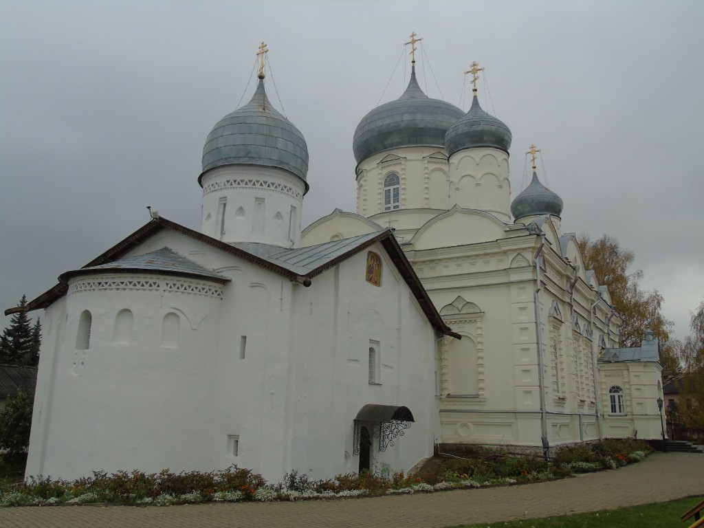 Великий Новгород. Зверин монастырь. Церковь Покрова Пресвятой Богородицы. фасады