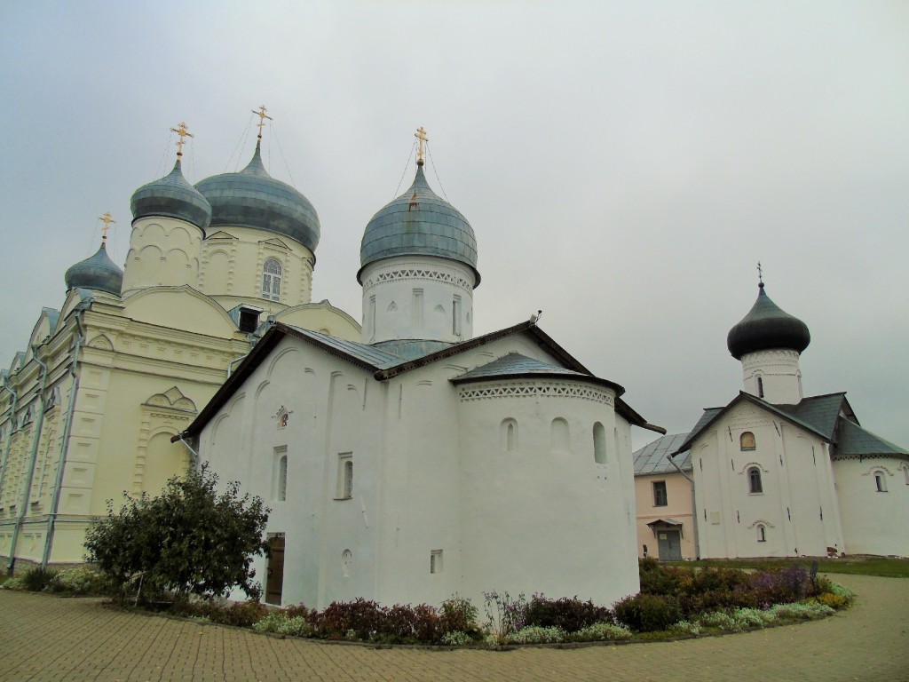 Великий Новгород. Зверин монастырь. Церковь Покрова Пресвятой Богородицы. фасады