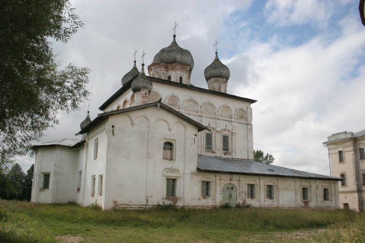 Великий Новгород. Деревяницкий монастырь. Собор Воскресения Христова. фасады