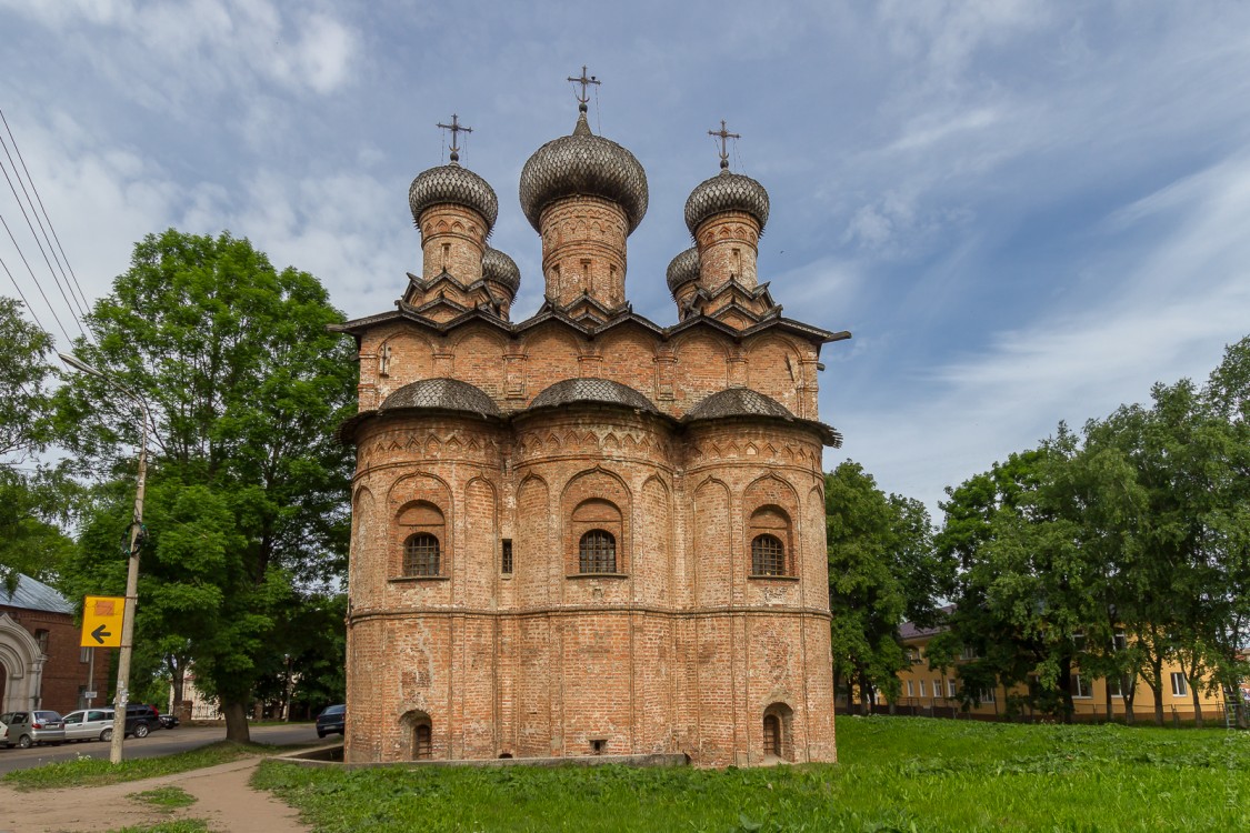 Великий Новгород. Духов монастырь. Церковь Троицы Живоначальной. фасады