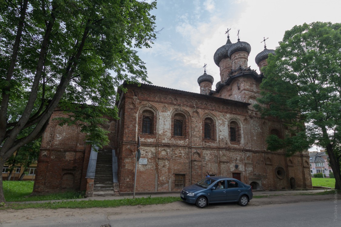 Великий Новгород. Духов монастырь. Церковь Троицы Живоначальной. фасады