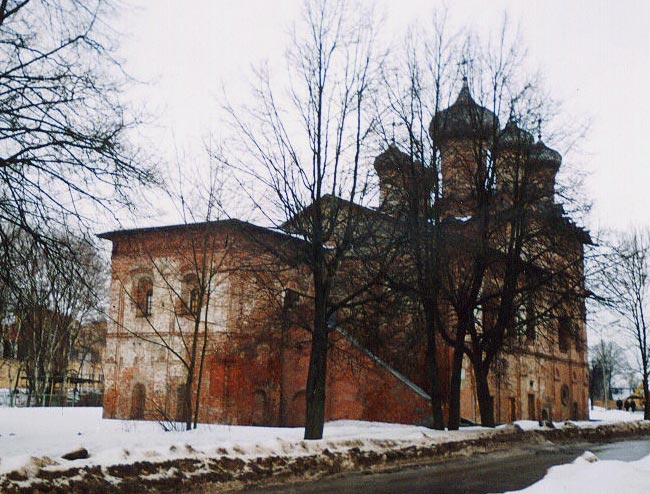 Великий Новгород. Духов монастырь. Церковь Троицы Живоначальной. фасады