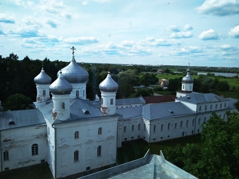 Юрьев мужской монастырь. Собор Спаса Нерукотворного Образа, Юрьево (Великий Новгород, город, Новгородская область). фасады, вид с северо-западной башни Георгиевского собора