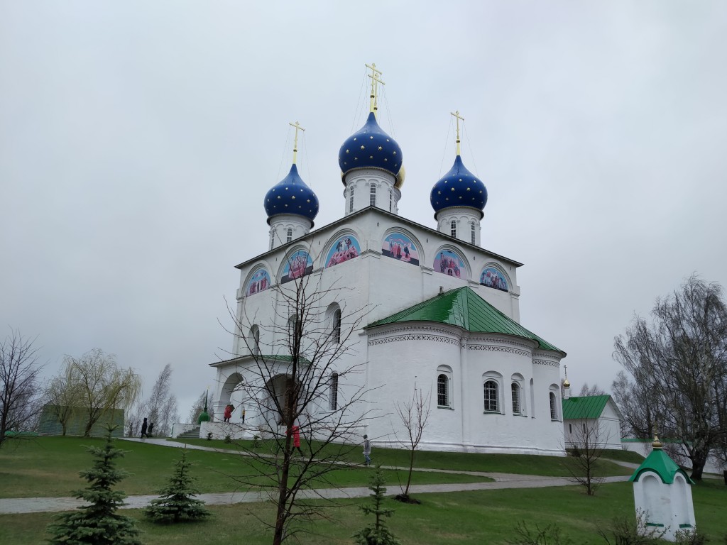 Успенская Флорищева мужская пустынь. Собор Успения Пресвятой Богородицы, Фролищи (Володарский район, Нижегородская область). фасады