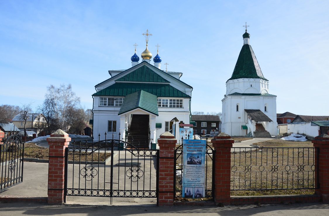 Храмовый комплекс бывшего Покровского монастыря, Балахна (Балахнинский район, Нижегородская область). общий вид в ландшафте