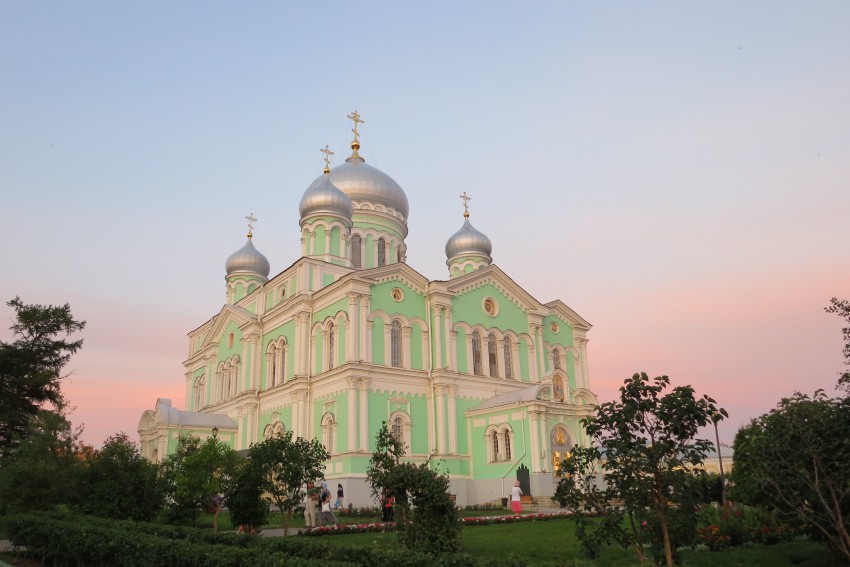 Троицкий собор в дивеево внутри