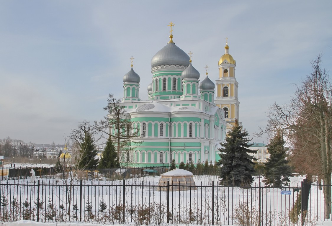 Дивеево. Серафимо-Дивеевский Троицкий монастырь. Собор Троицы Живоначальной. фасады