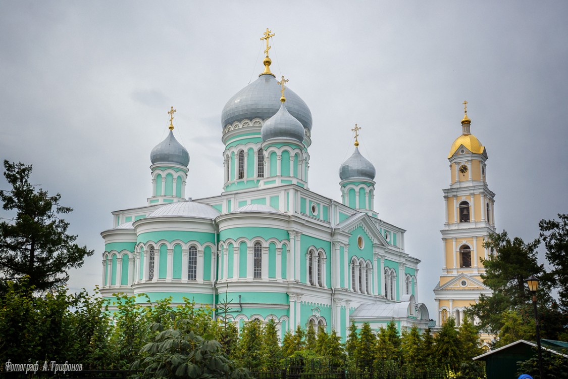 Дивеево. Серафимо-Дивеевский Троицкий монастырь. Собор Троицы Живоначальной. фасады