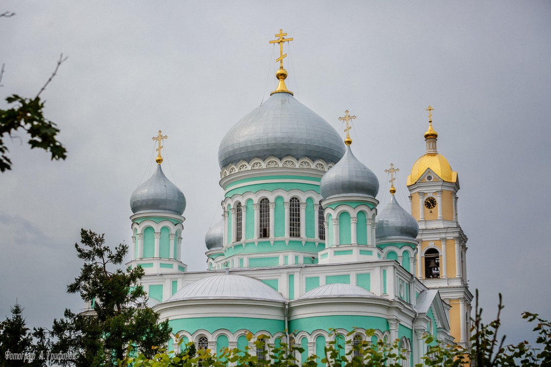 Дивеево. Серафимо-Дивеевский Троицкий монастырь. Собор Троицы Живоначальной. архитектурные детали