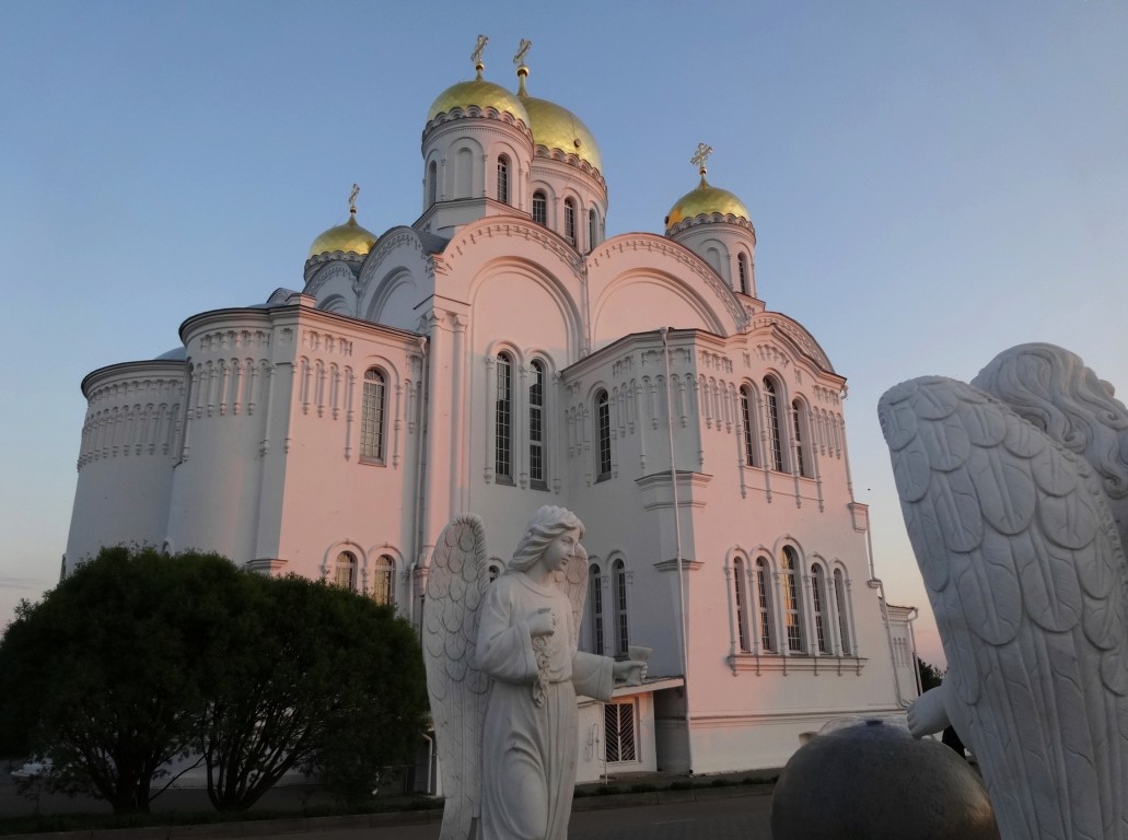 Дивеево. Серафимо-Дивеевский Троицкий монастырь. Собор Спаса Преображения. фасады, вид с северо-востока