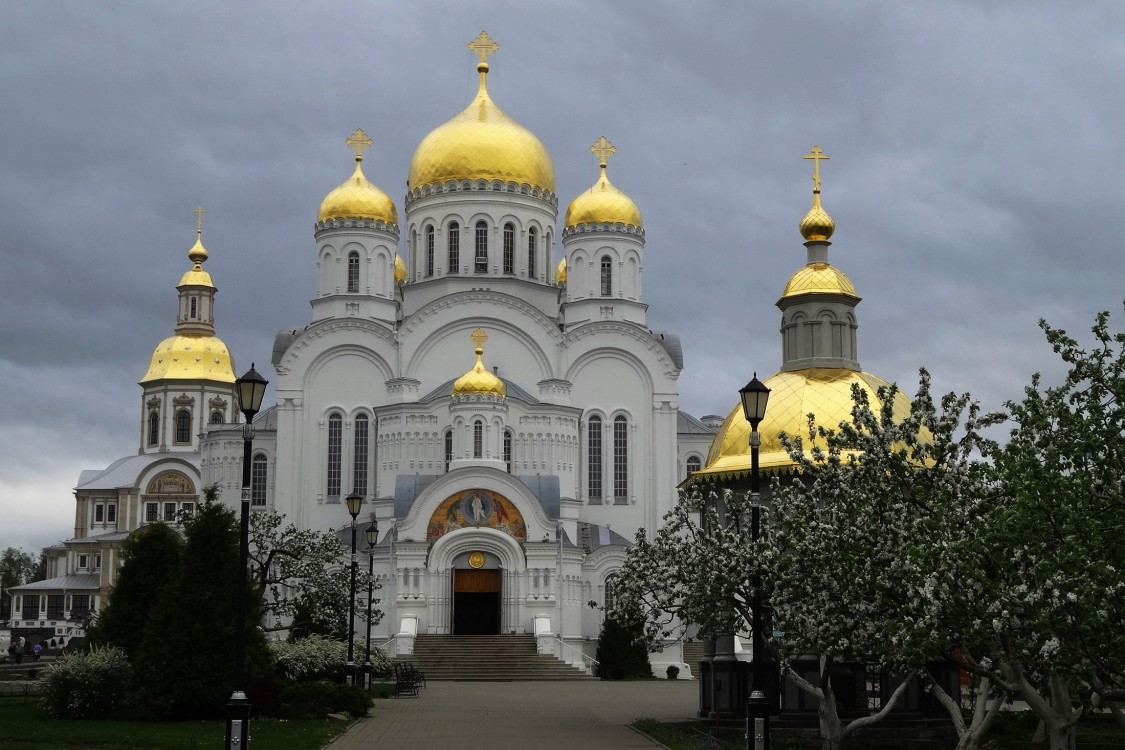 Дивеево. Серафимо-Дивеевский Троицкий монастырь. Собор Спаса Преображения. фасады