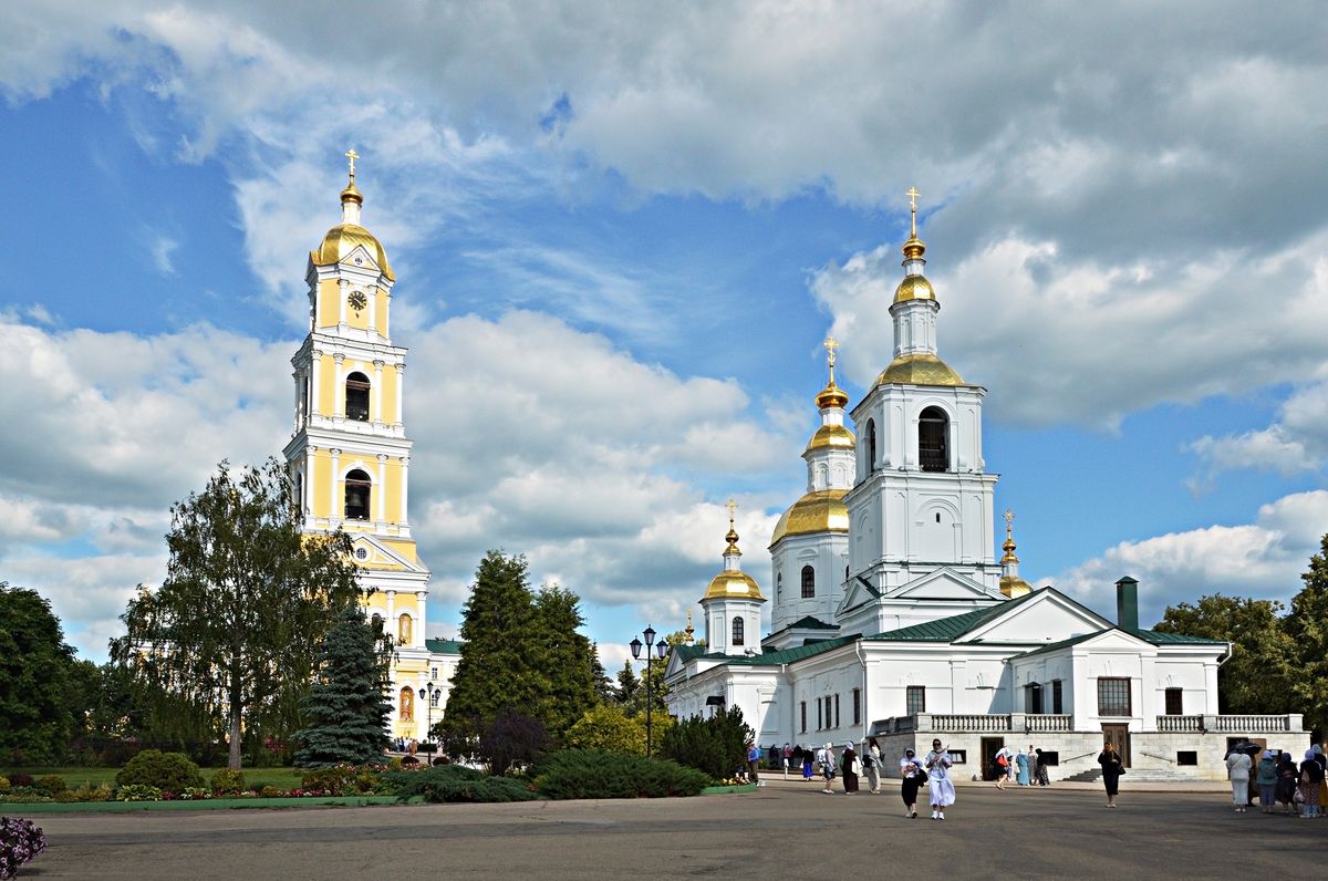 Архитектурный ансамбль , фасады. Серафимо-Дивеевский Троицкий монастырь. Собор Казанской иконы Божией Матери с церковью Рождества Христова и подземной церковью Рождества Пресвятой Богородицы, Дивеево (Дивеевский район, Нижегородская область)