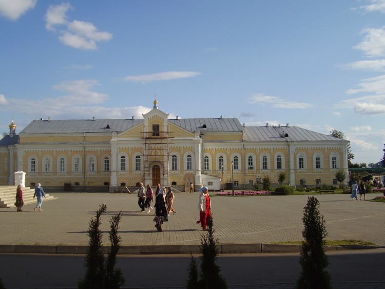 Дивеево. Серафимо-Дивеевский Троицкий монастырь. Церковь Александра Невского. фасады