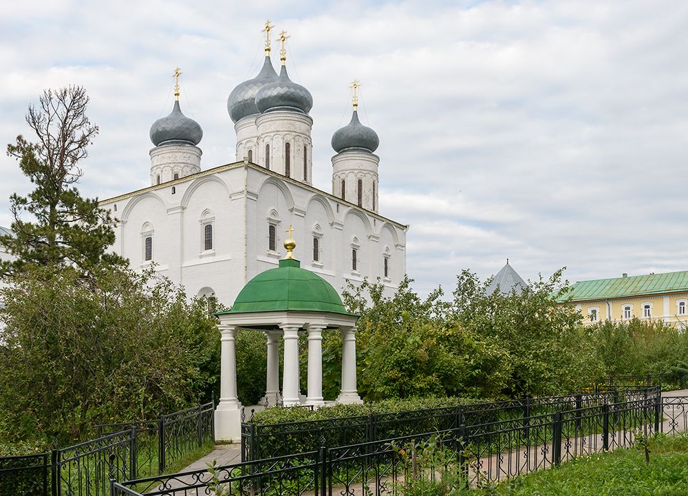 Троицкий Макариев Желтоводский монастырь. Собор Троицы Живоначальной, Макарьево (Лысковский район, Нижегородская область). дополнительная информация, Собор и ротонда