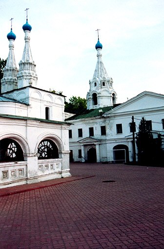 Нижегородский район. Благовещенский монастырь. Церковь Успения Пресвятой Богородицы. фасады, Слева - Успенская церковь, справа - ц. Андрея Первозванного		      