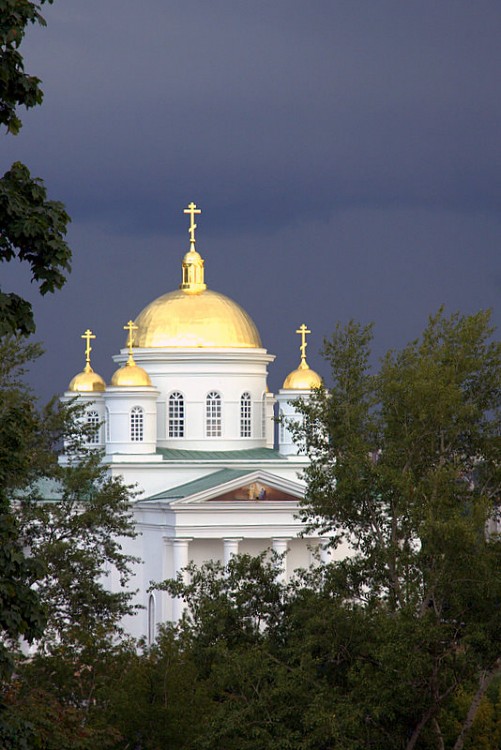 Нижегородский район. Благовещенский монастырь. Церковь Алексия, митрополита Московского. фасады, Снято вечером перед грозой