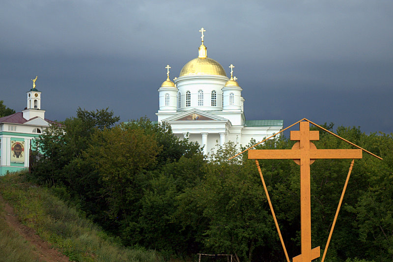 Нижегородский район. Благовещенский монастырь. Церковь Алексия, митрополита Московского. дополнительная информация, Общий вид с дороги