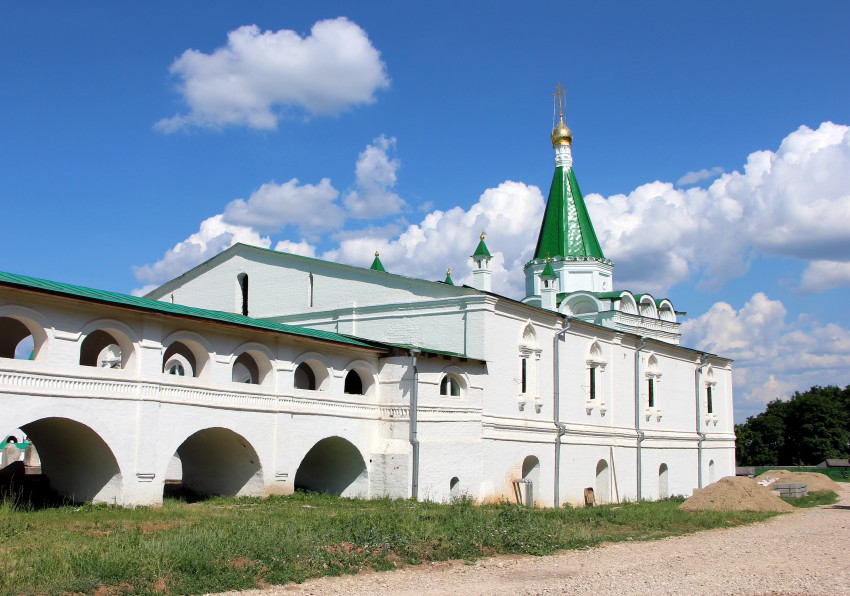 Нижегородский район. Печёрский Вознесенский монастырь. Церковь Успения Пресвятой Богородицы в трапезной. фасады