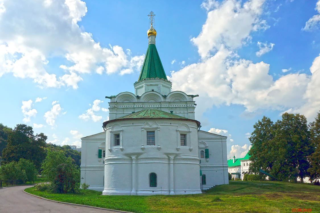 Печёрский Вознесенский монастырь. Церковь Успения Пресвятой Богородицы в трапезной, Нижегородский район (Нижний Новгород, город, Нижегородская область). фасады